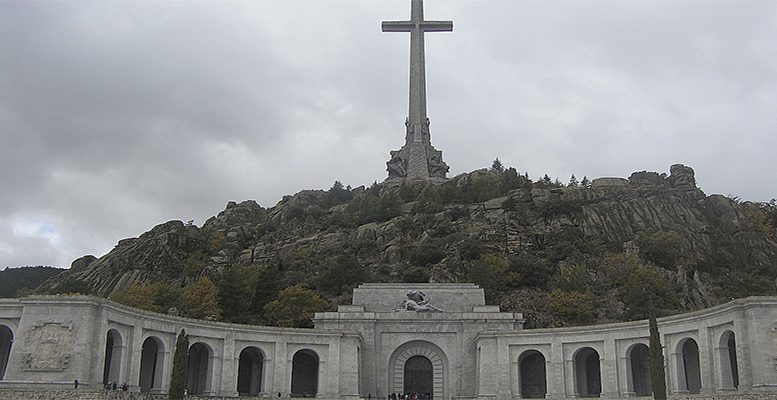 Spain agrees to dig up dictator Franco