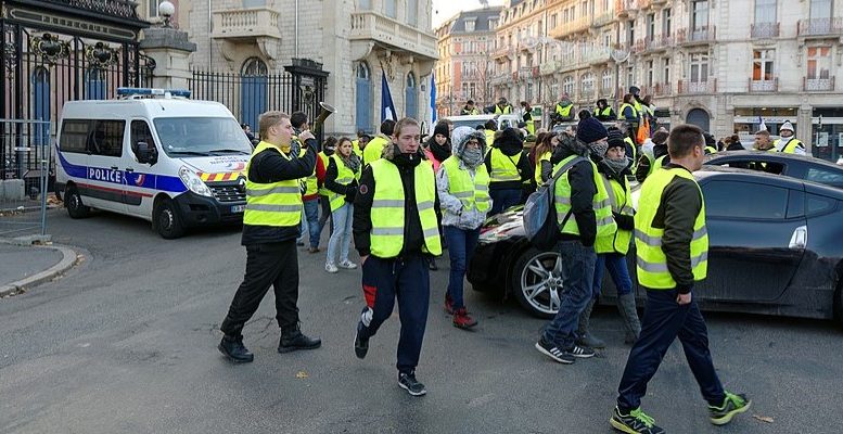The ‘gilets jaunes’ movement is not a Facebook revolution
