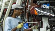 Labour markets in OECD countries remain strong, but real wages continue to lag behind US worker