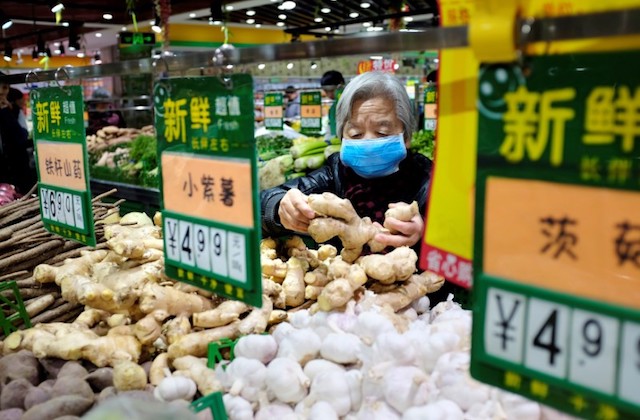 Retail sales in China grow 1.3% year-on-year in November, lowest rate since pandemic china precios 2