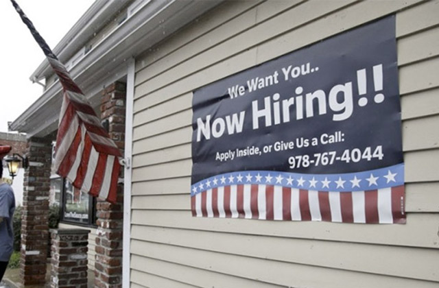 Downward revision of payrolls created through March in US to record -911,000 compared to consensus estimate of -680,000 EEUU empleo 1