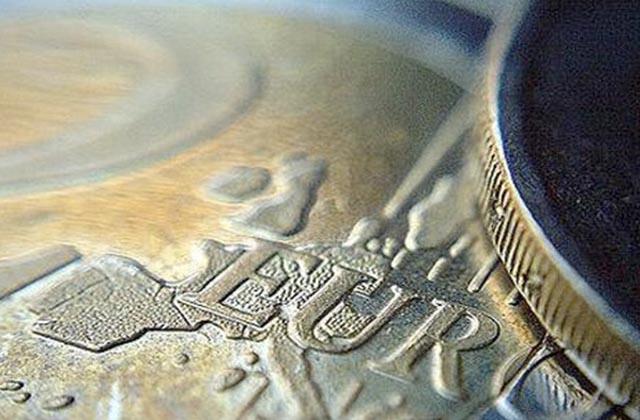 Spanish public debt moderates to 102.3% of GDP in July compared to a year ago, at €1.68 trillion economia espana