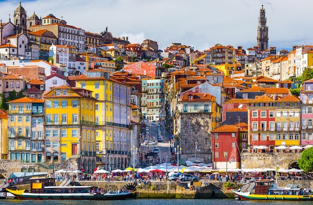 Fitch raises Portugal's rating from ‘A-’ to “A” with ‘stable’ outlook, highlighting fiscal consolidation and debt reduction portugal oporto