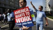 US job creation higher than expected after shutdown, but unemployment rises to 4.4% EEUU empleo