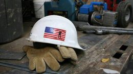 EUU empleo casco trabajador