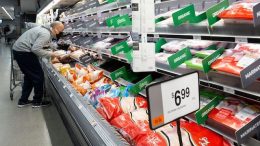 US inflation remains at 2.7% and core inflation surprises on upside at 2.6% eeuu precios 1