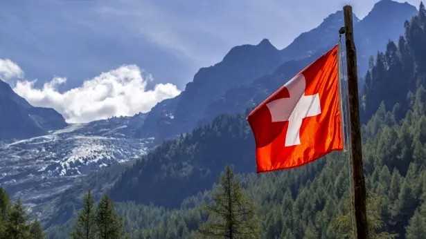Switzerland rejects 10-million population cap, business sector breathes sigh of relief BANDERA SUIZA