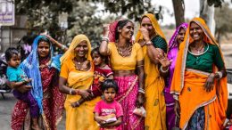 india mujeres hijos 2000x1125 1